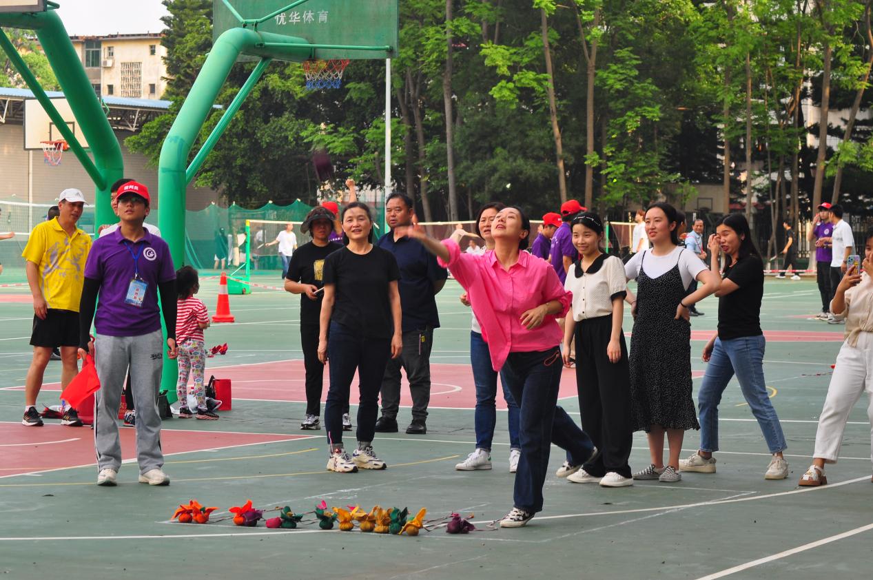 背篓，教师，佟烨