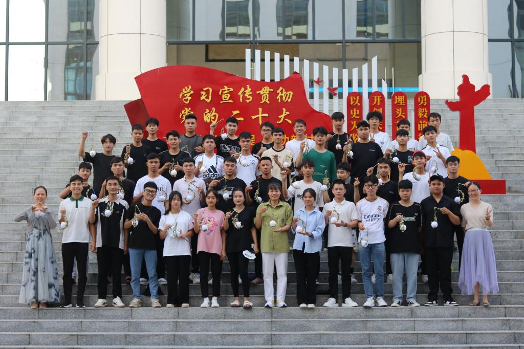 国际化办学 | 中越青年“花灯邀月迎中秋...