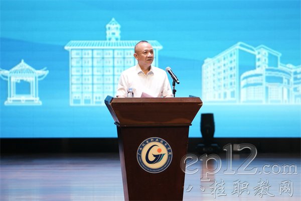 教务处处长刘永福老师解读学校五金建设方案及本年度新制定及修订的教学制度文件